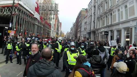 ANTI-LOCKDOWN MARCH - LONDON - 28 NOV 2020 - ARRESTS