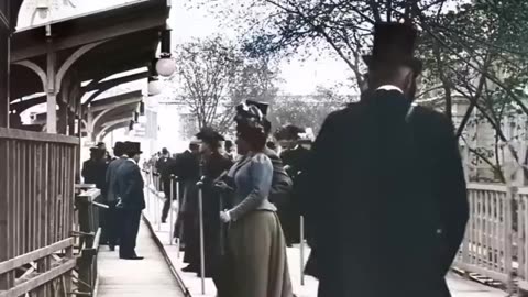 A Moving Sidewalk in Paris, 1900 in Color