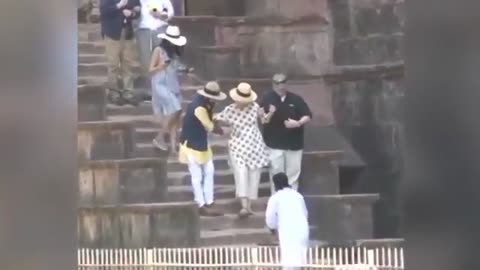Hillary nearly falls down stairs in India