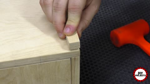 PRETTY COOL ... Creation of a locking device using gravity and a magnet