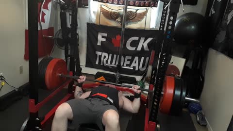 nuthin spesh, just 275lb bench x3 for the finish..