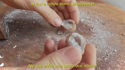 O que tem dentro de uma pedra oca? - P9 / What's inside a hollow stone? - P9