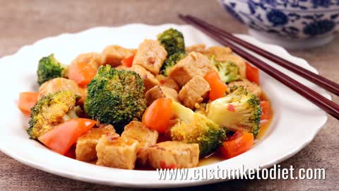 Keto Hunan-Style Quorn and Broccoli Stir-Fry🥑