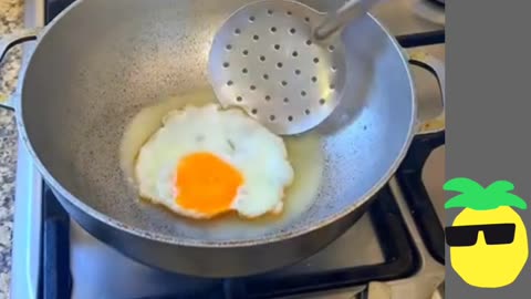 "Transforming Your Pan into a Non-Stick Wonder | Easy Kitchen Hack 🍳" egg fry
