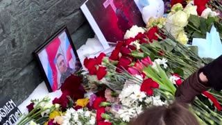 Ally confirms Navalny's death as arrests made at memorials