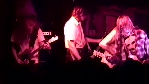 Nirvana kicks a drunk guy off stage in 1989