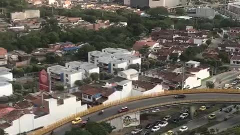 Video: Monumental trancón en la autopista hacia Bucaramanga por choque múltiple
