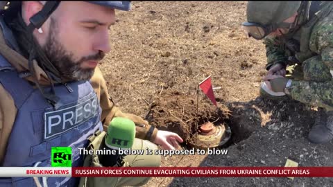 RT testimonia la pulizia di campi minati mortali pieni di "sorprese" da parte dell'esercito neonazista ucraino.Gli zappatori russi neutralizzano i grandi campi minati lasciati indietro dall'esercito ucraino in ritirata