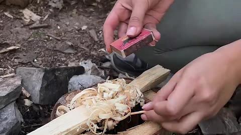This GIRL is just a genius!🔥#camping #survival #bushcraft