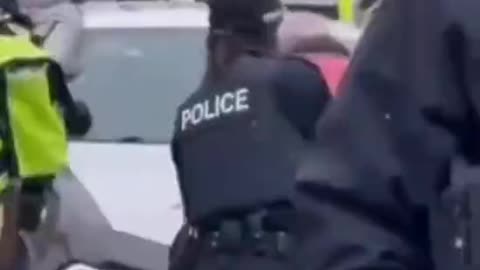 Arresti di Massa In Canada - Trudeau dichiara lo stato di emergenza