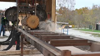 Sawmilling White Oak and Hickory Logs - Wild Edge Woodcraft