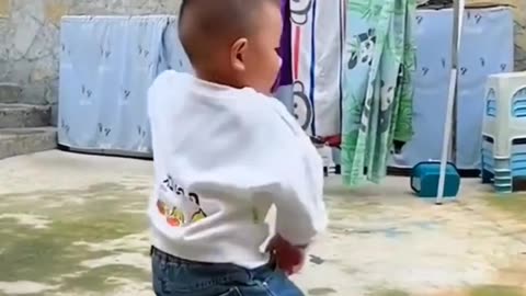 Little baby dancing funny 😄🤣