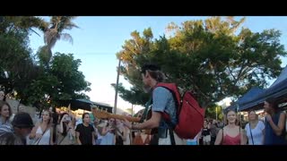 Murray Kyle surprises strangers with sing-along at Byron Bay markets