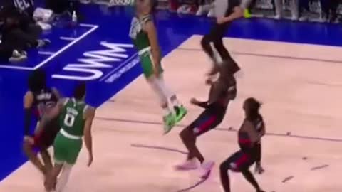 Marcus Smart hustles and sets up the Tatum to Williams oop 💥 #nba