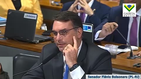 Flávio Bolsonaro elogia Zanin por ser 'garantista'