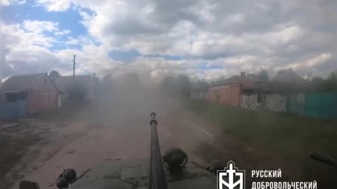 ‼️ RDK soldiers fire at rus army on the outskirts of Volchansk from a captured