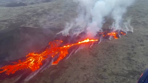 Iceland's volcano eruption suggests 'new cycle'