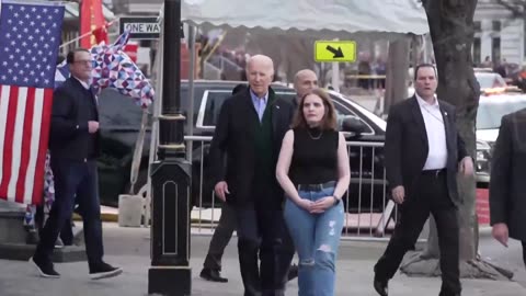 Biden heckled on the street again 😂. “LOSER!”