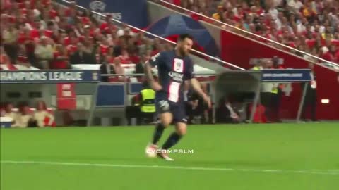 Benfica vs Paris：The crowd's view of Messi's magnificent goal