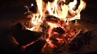 Christmas Fireplace | Background Fire & Crackles