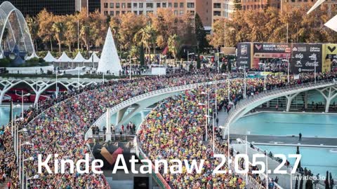 London Marathon 2022: Kipruto and Yehualaw triumph as 42,000 tackle course