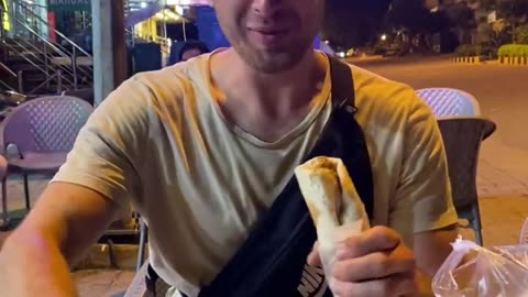 Gora tries Chicken Shawarma in Islamabad 🇵🇰 #shorts #pakistan.mp4