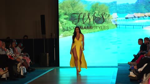 Amber quinn in slow motion /fll fashion week2023