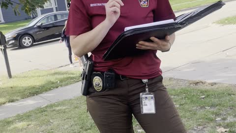 Ankeny police officer Kris Lindell leading 11 yr old witness