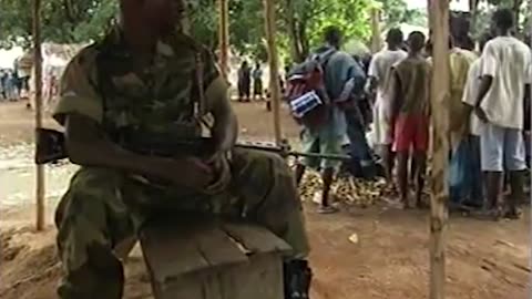 SIERRA LEONE_ FREETOWN_ TROOPS DEFEND PRESIDENT KABBAH