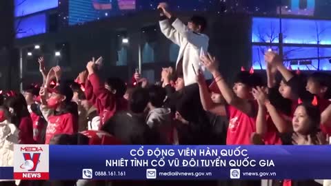 Cổ động viên Hàn Quốc nhiệt tình cổ vũ đội tuyển quốc gia