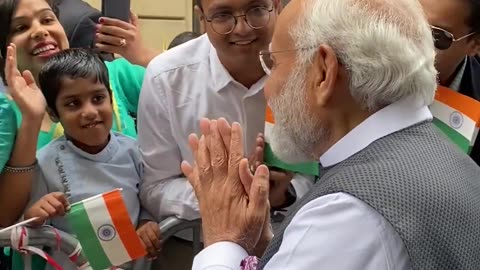 PM MODI'S candid interaction with the India community in France