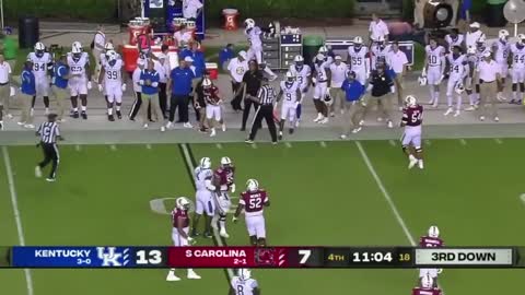 Kentucky player shoves guy on sideline for no reason