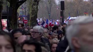 Lawmakers, crowds in Paris march against antisemitism