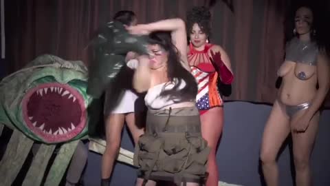 Video shows socialist candidate, ex-Army officer strip in anti-war show