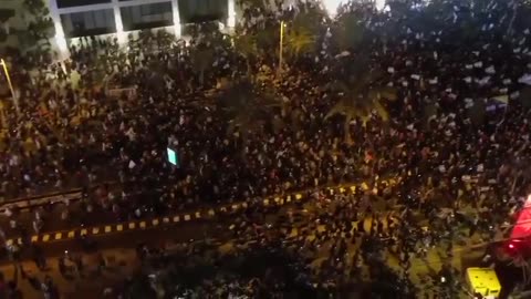 Thousands of Israelis demonstrate in Kaplan in Tel Aviv to demand early elections.
