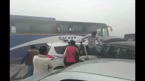 Mega car pileup on Delhi agra highway/ accident due to fog