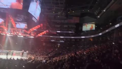 En direct du UFC 297 de Toronto chants Fuck Trudeau