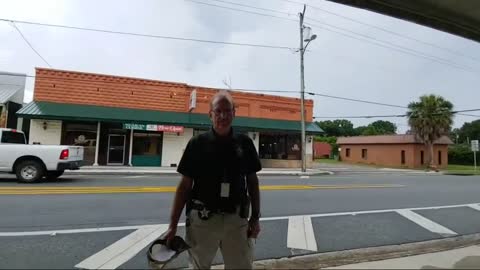 Bill Henderson Mayo Florida attacks Journalist with spray paint
