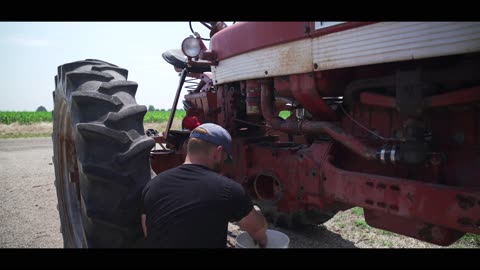 How to Change Farmall 460/560 Hydraulic Oil. AND BONUS COMMENTARY.