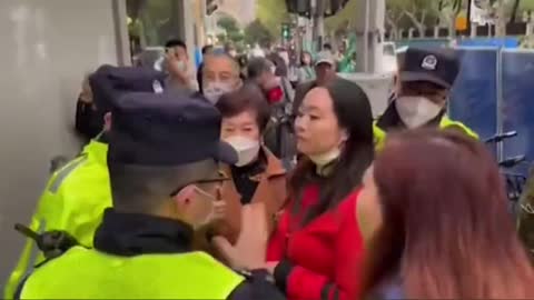 Shanghai Police are Grabbing Phones to Search Citizens for Ties to the Protests