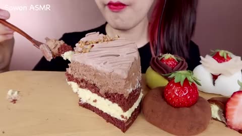 ASMR CHOCOLATE CAKE, STRAWBERRY TIRAMISU CCAPSSALTTEOK MUKBANG 초코 케이크🍫 딸기 티라미수 찹쌀떡 먹방 eating sounds