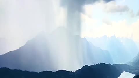Incredible footage of rain falling on Lake Millstatt, Austria
