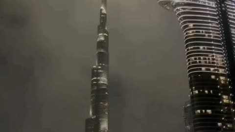 ☁️ Burj khalifa over the clouds, welcome to Dubai 🇦🇪 Thanks to the video credit 😊