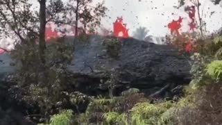 An earthquake has hit the southern part of the island, as the Kilauea volcano erupted