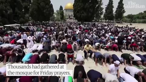 Palestinians and Israeli police clash at Jerusalem's al-Aqsa mosque hours after Gaza truce