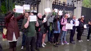 Anti-monarchists protest outside British parliament
