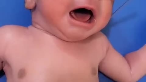 new born baby crying after birth 2023