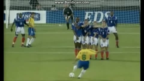 Roberto Carlos' amazing free kick for Brazil