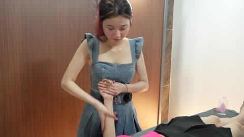 Full body muscle relaxation massage with Suji. If you love massage, please watch the whole video