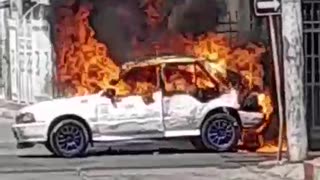 Carro incendiado en Alcibia